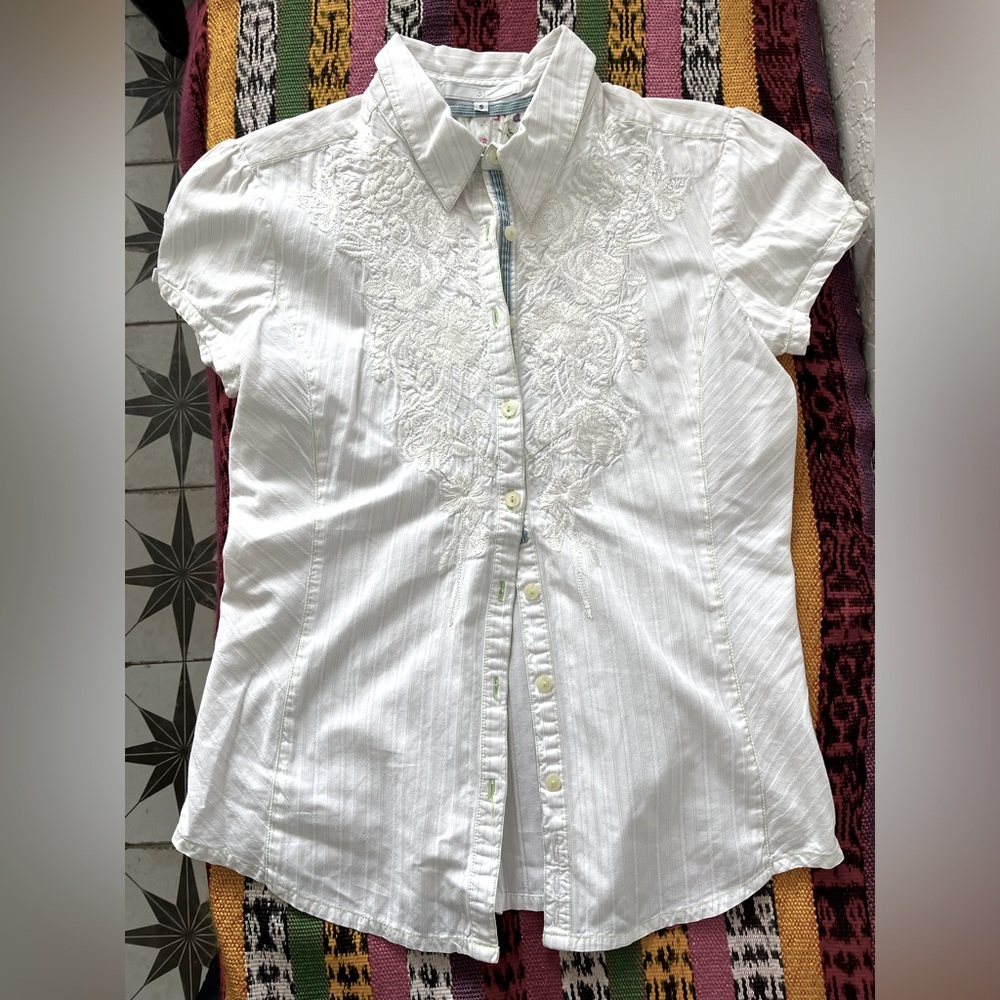 Johnny Was 3J  white embroidered shirt